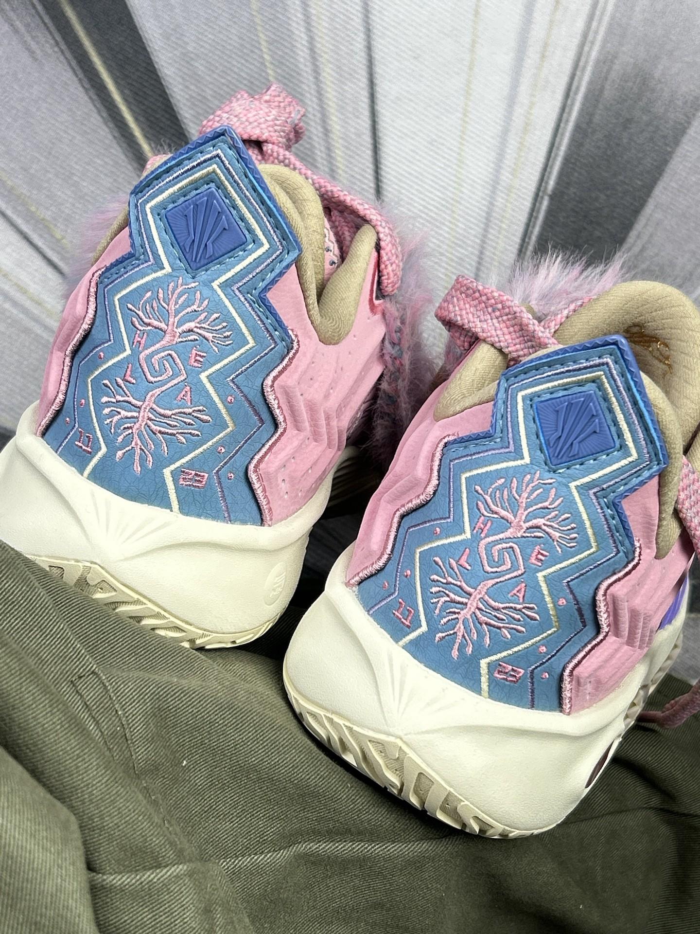 「这双粉鞋是颗草莓糖:甜美诱人,但粘手」